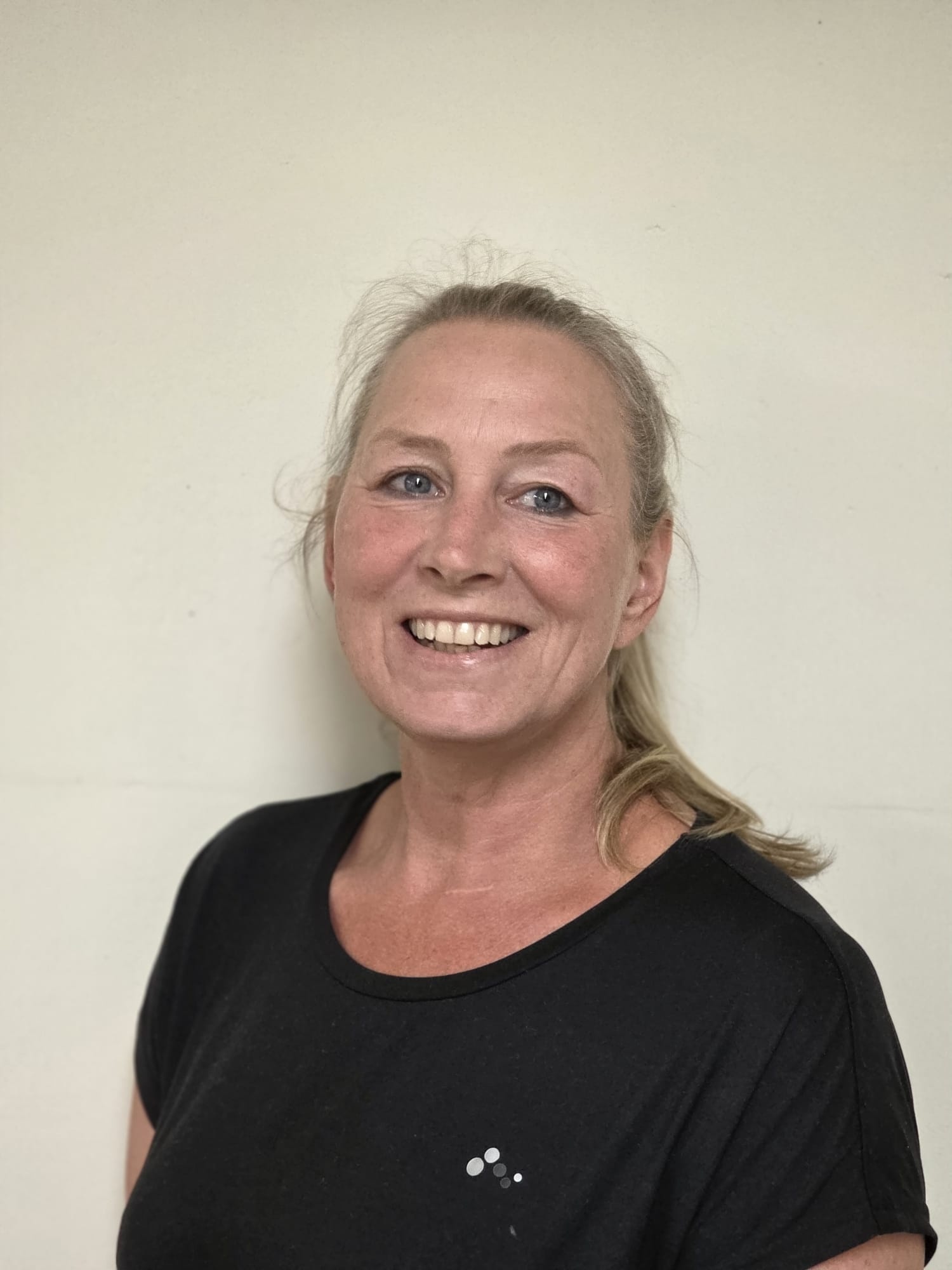 Portret van Sylvia, oprichter en docent van ZenSyl